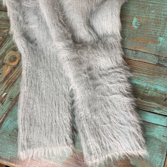 Wearing Your Heart on Your Sleeve Blue Crewneck Fuzzy Knit Cropped Sweater Small - Picture 3 of 14